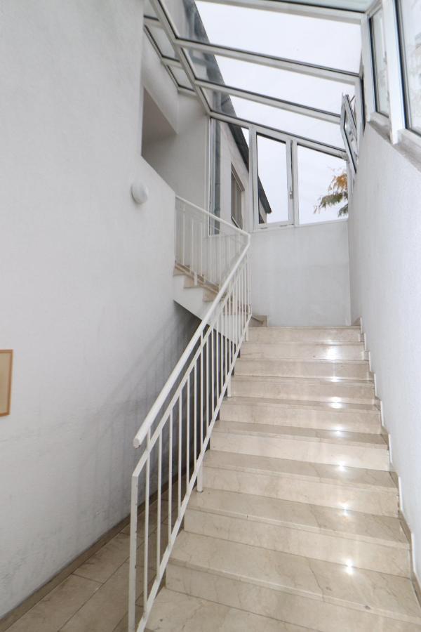 Bacchus - Helles Und Geraeumiges Appartement Am Rande Von Mainz Luaran gambar